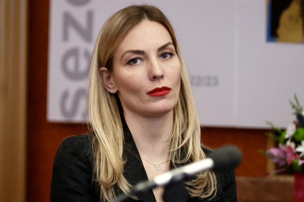 Starija ćerka Kaline Kovačević je prava lepotica: Miona je mamina kopija, ovo je njena prva fotografija Starija ćerka Kaline Kovačević je prava lepotica: Miona je mamina kopija, ovo je njena prva fotografija