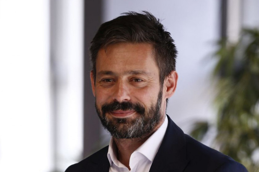 Roditelji digli ruke, a glumac sve iznenadio: Oženio se Milan Vasić, objavio fotografiju sa mladom Roditelji digli ruke, a glumac sve iznenadio: Oženio se Milan Vasić, objavio fotografiju sa mladom