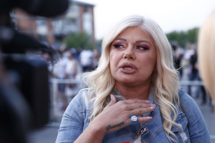 Bila je najveća zvezda devedesetih, a završila je OVAKO: Pogledajte gde živi Zorana Pavić, kuhinja u kojoj sprema hranu sve govori (FOTO) Bila je najveća zvezda devedesetih, a završila je OVAKO: Pogledajte gde živi Zorana Pavić, kuhinja u kojoj sprema hranu sve govori (FOTO)