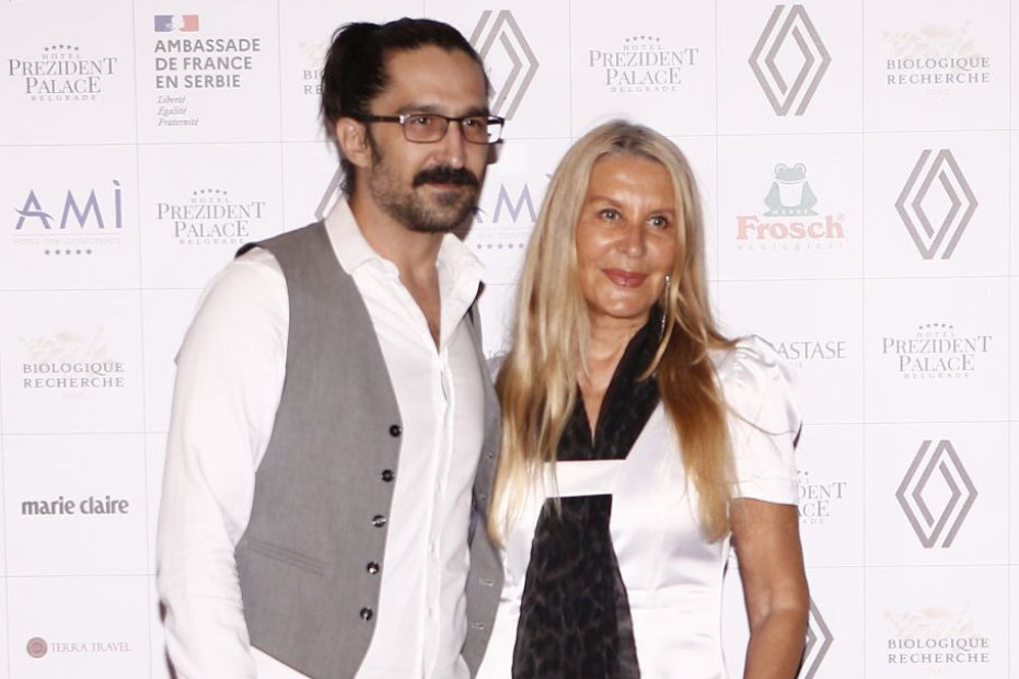 Veljko Kuzmančević podelio intimnu sliku sa Vericom: Sve za mir u kući Veljko Kuzmančević podelio intimnu sliku sa Vericom: Sve za mir u kući