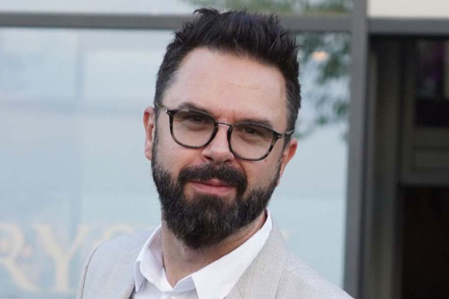 Niko srećniji od tate: Alba Grašo prvo je naučila da peva, pa da priča i mnogo je slatka kad stane pred mikrofon Niko srećniji od tate: Alba Grašo prvo je naučila da peva, pa da priča i mnogo je slatka kad stane pred mikrofon