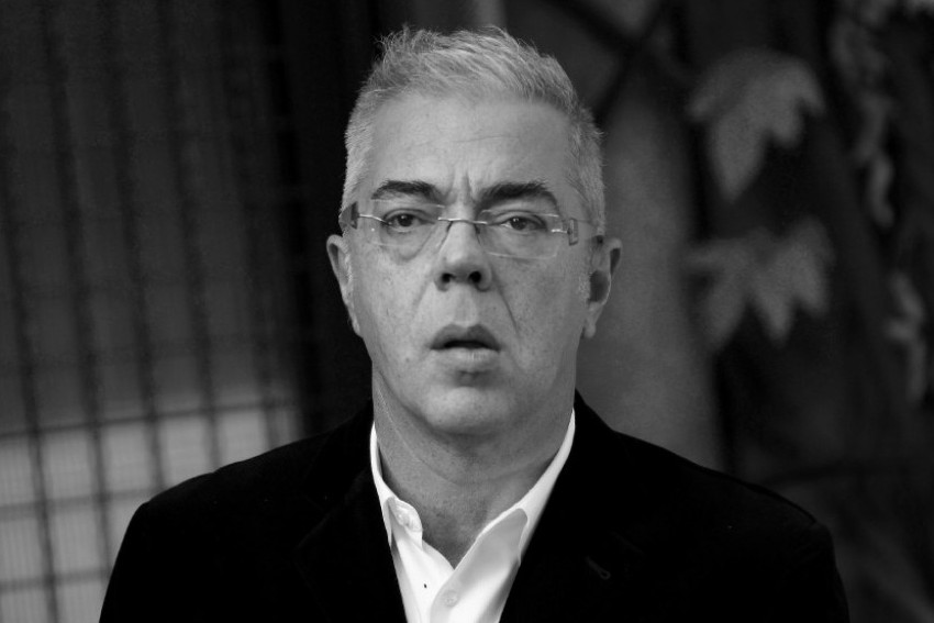 RANO JE, MNOGO JE RANO: Tuga na ispraćaju Jagoša Markovića, bivša žena reditelja slomljena RANO JE, MNOGO JE RANO: Tuga na ispraćaju Jagoša Markovića, bivša žena reditelja slomljena