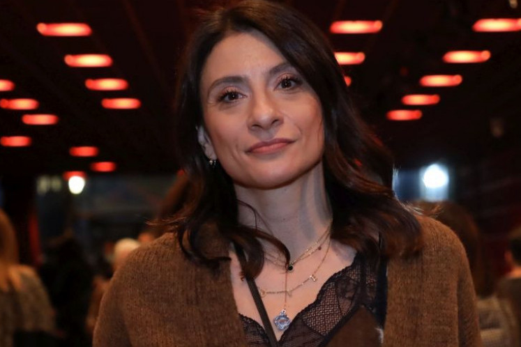 Pao je, a oči su mu bile otvorene: Mandina supruga otkrila šta se dogodilo kada je glumac preminuo Pao je, a oči su mu bile otvorene: Mandina supruga otkrila šta se dogodilo kada je glumac preminuo