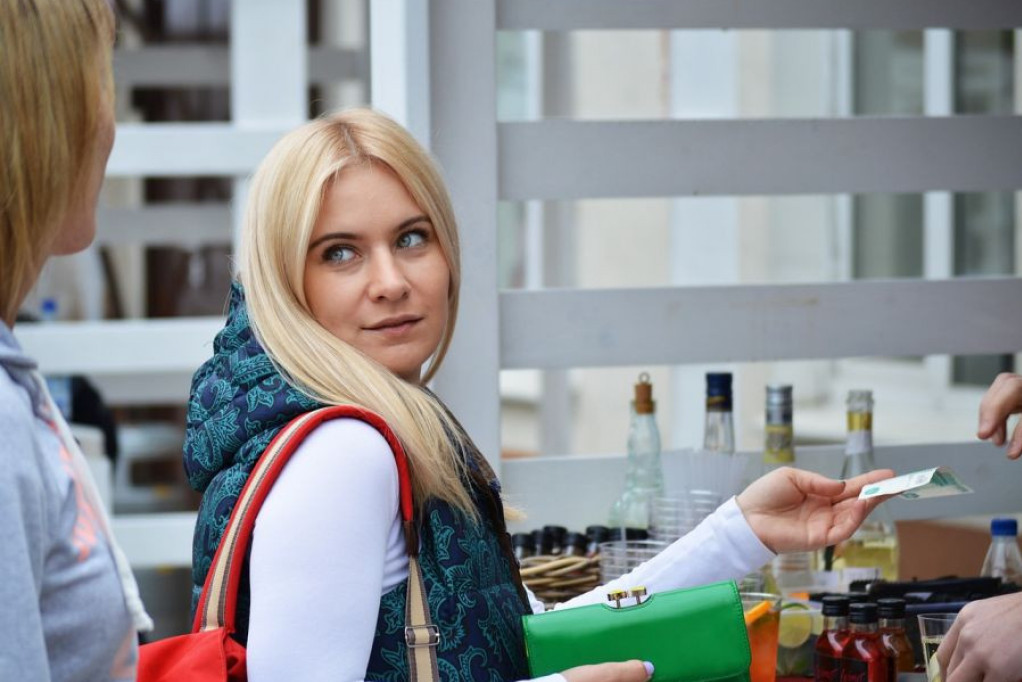 Tri navike koje razotkrivaju da nemate dinar u džepu: Greške koje ukazuju na siromaštvo Tri navike koje razotkrivaju da nemate dinar u džepu: Greške koje ukazuju na siromaštvo