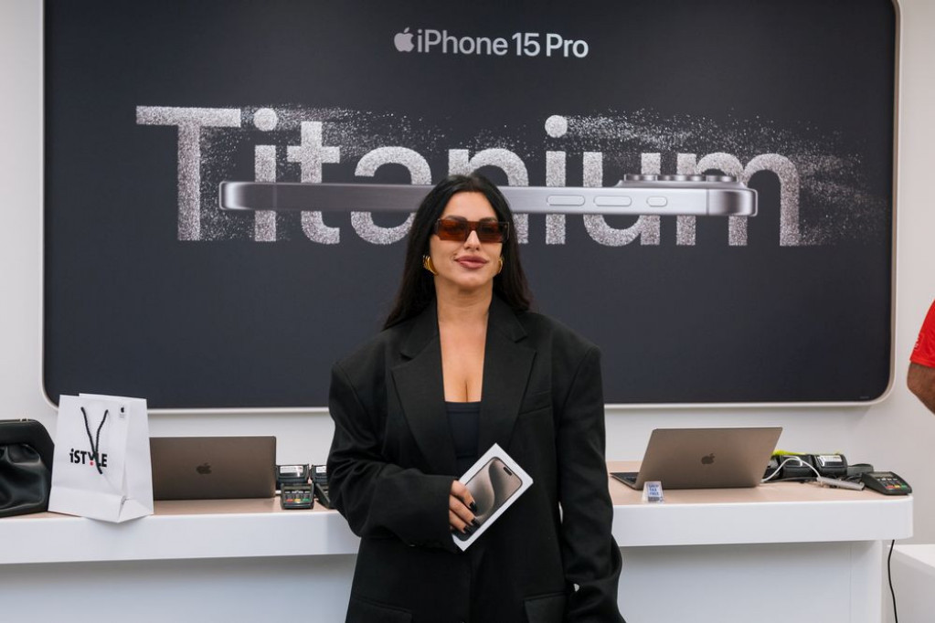 Seka Aleksić prva aktivirala novi iPhone 15 Seka Aleksić prva aktivirala novi iPhone 15