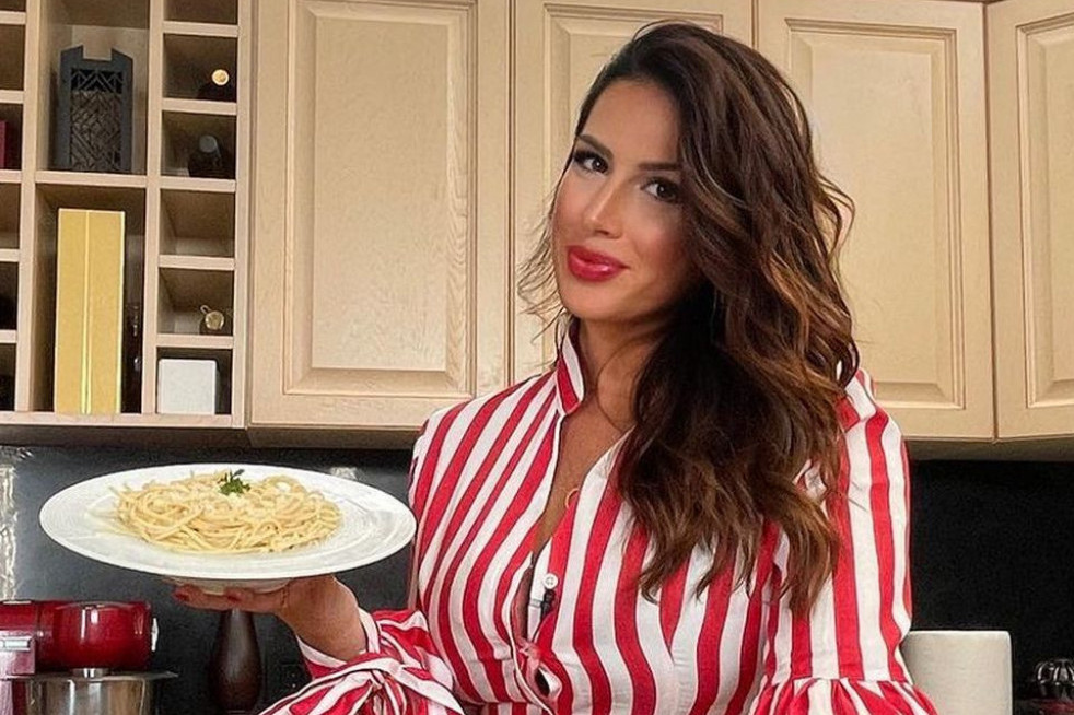 Jedu je Ena Popov i Sofija Loren, a vi ćete je obožavati: Isprobajte egzotičnu pastu s limunom koja se sprema za 15 minuta (FOTO) Jedu je Ena Popov i Sofija Loren, a vi ćete je obožavati: Isprobajte egzotičnu pastu s limunom koja se sprema za 15 minuta (FOTO)