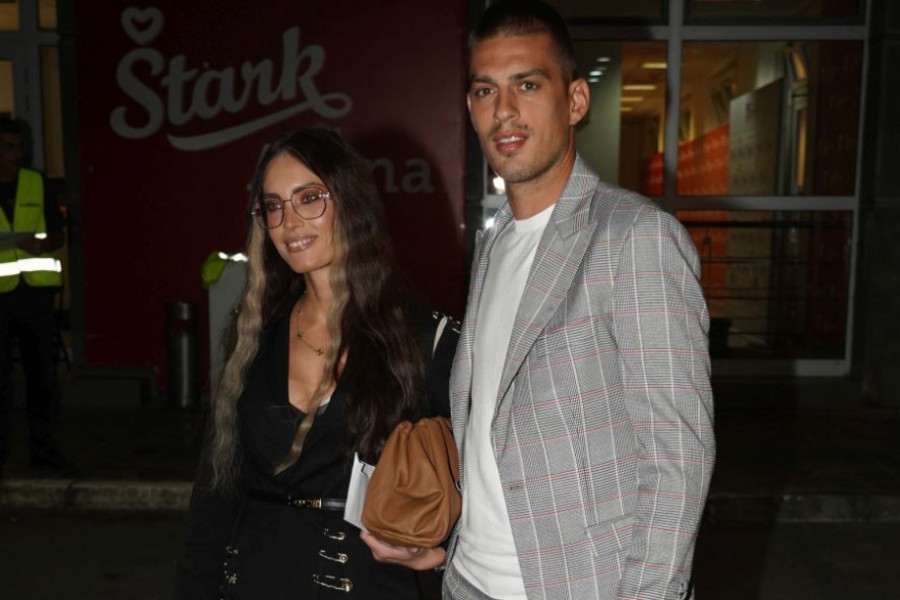 Ova žena ti je rodila četvoro dece, imaš li duše?  Vujadin Savić brutalno ponizio Mirku Ova žena ti je rodila četvoro dece, imaš li duše?  Vujadin Savić brutalno ponizio Mirku