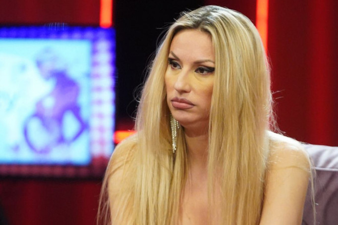 Rada Manojlović nije htela da ćuti: Evo ko je muškarac sa kojim sam uhvaćena Rada Manojlović nije htela da ćuti: Evo ko je muškarac sa kojim sam uhvaćena