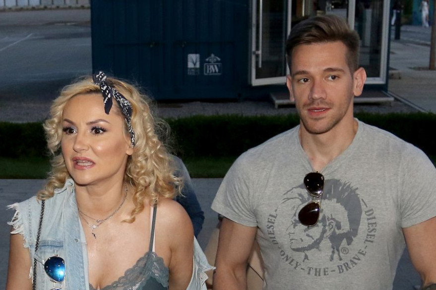 Sve je kristalno jasno: Jedna fotografija otkrila pravo stanje u braku Goce Tržan i Raše Sve je kristalno jasno: Jedna fotografija otkrila pravo stanje u braku Goce Tržan i Raše