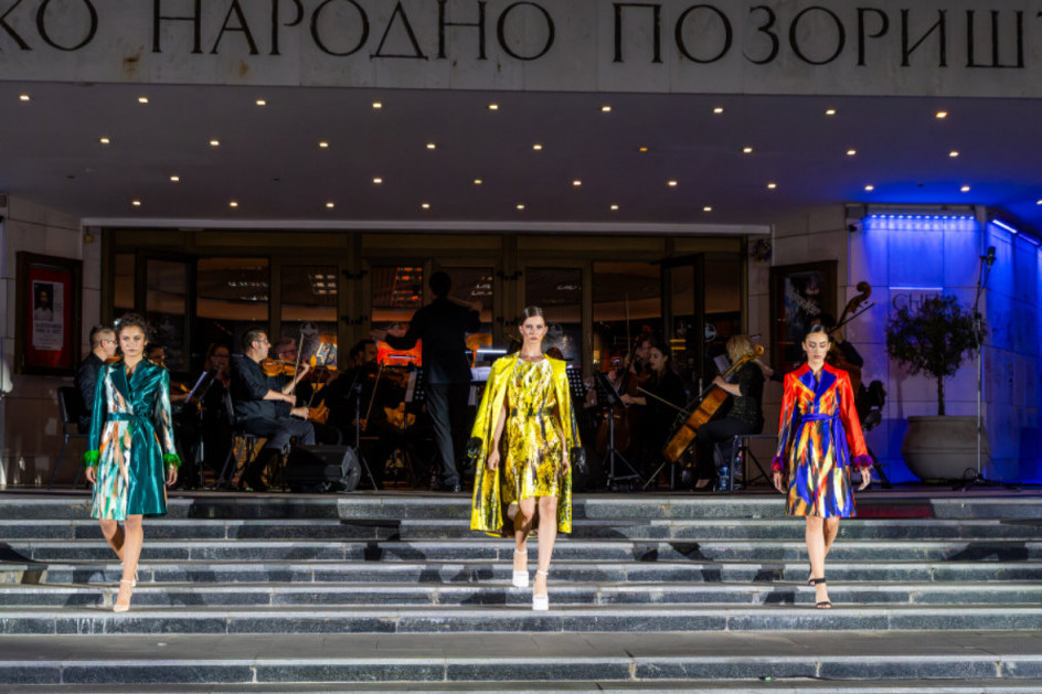 Na ceremoniji otvaranja 22. Serbia Fashion Week-a Novi Sad u svet poslao zadivljujuću sliku sinergije modne i operske umetnosti