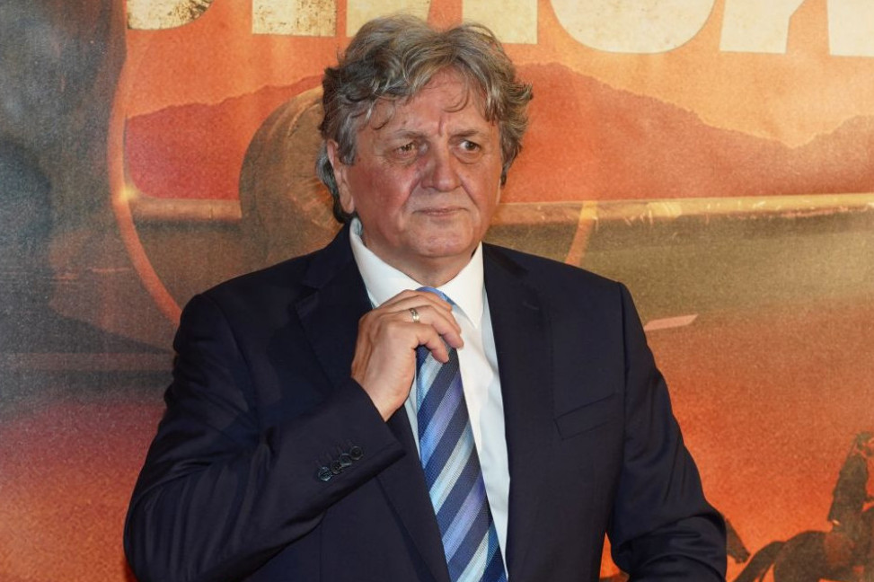 Iza svakog uspešnog muškarca stoji jaka žena, iza Radoša Bajića je Milena: 288 dana proveo je sa njom na onkologiji Iza svakog uspešnog muškarca stoji jaka žena, iza Radoša Bajića je Milena: 288 dana proveo je sa njom na onkologiji