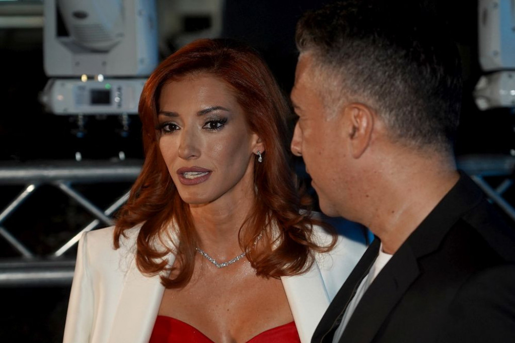 Željko i Jovana Joksimović potpuno slomljeni: Čekali smo da se vratiš, sudbina je htela drugačije Željko i Jovana Joksimović potpuno slomljeni: Čekali smo da se vratiš, sudbina je htela drugačije