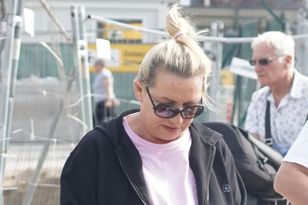 Nosila sam poklon za svadbu, a onda sam se udala za njega: Najveća svađa na estradi - Napravila je mojoj porodici pakao Nosila sam poklon za svadbu, a onda sam se udala za njega: Najveća svađa na estradi - Napravila je mojoj porodici pakao