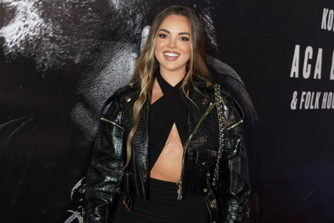 Ovako se poštuje očuh! Sofija Šašić se pojavila na premijeri Ace Lukasa, svi komentarišu šta je obukla (FOTO) Ovako se poštuje očuh! Sofija Šašić se pojavila na premijeri Ace Lukasa, svi komentarišu šta je obukla (FOTO)