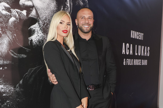 Prvoj posvetio pesmu, druga zabranila da joj ime spominje: Dado Polumenta se skrasio pokraj Ivone Prvoj posvetio pesmu, druga zabranila da joj ime spominje: Dado Polumenta se skrasio pokraj Ivone