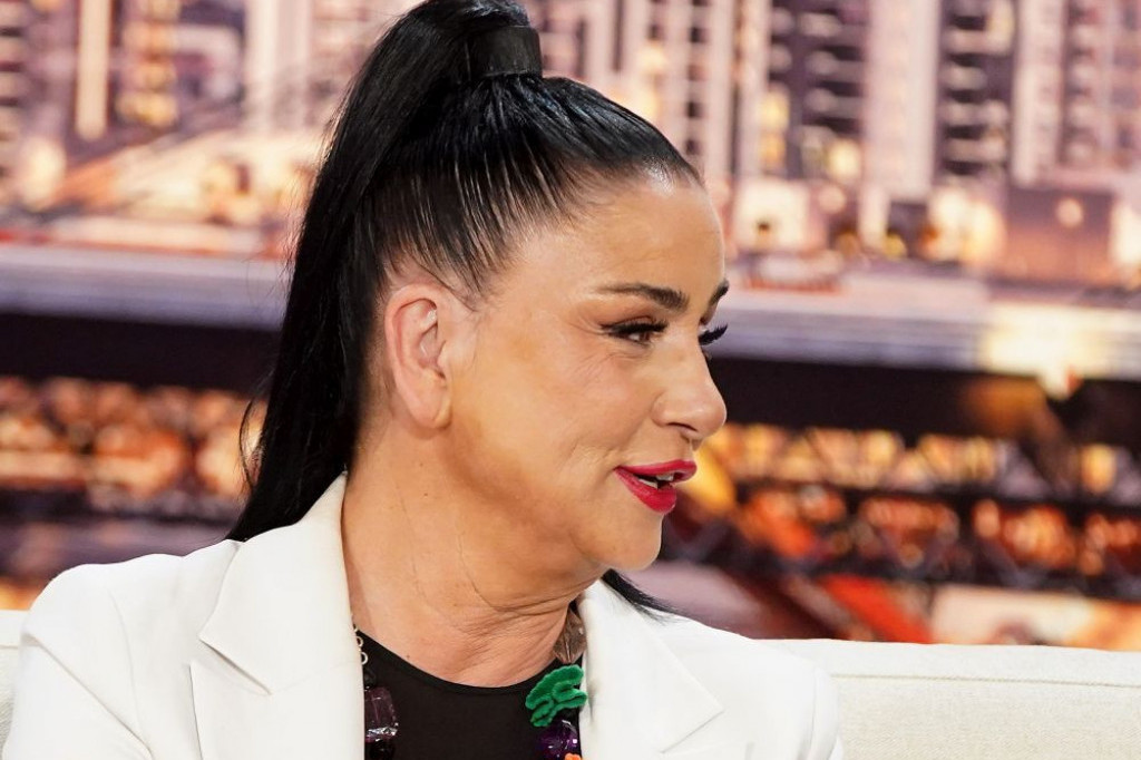 Sedela je za stolom sa njegovom ženom, a otela joj je muža: Poznata pevačica bila ljubavnica fudbaleru Sedela je za stolom sa njegovom ženom, a otela joj je muža: Poznata pevačica bila ljubavnica fudbaleru