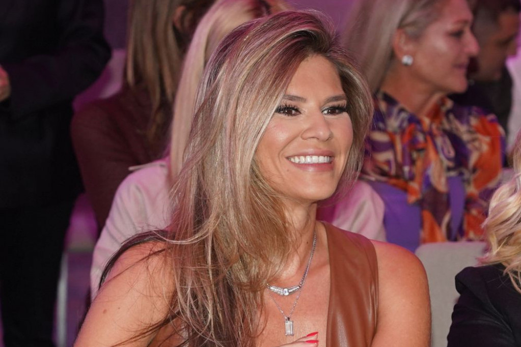 I sužava struk i naglašava noge! Melina Džinović se pojavila u haljini koja čini čuda (FOTO) I sužava struk i naglašava noge! Melina Džinović se pojavila u haljini koja čini čuda (FOTO)