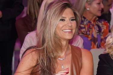 I sužava struk i naglašava noge! Melina Džinović se pojavila u haljini koja čini čuda (FOTO) I sužava struk i naglašava noge! Melina Džinović se pojavila u haljini koja čini čuda (FOTO)