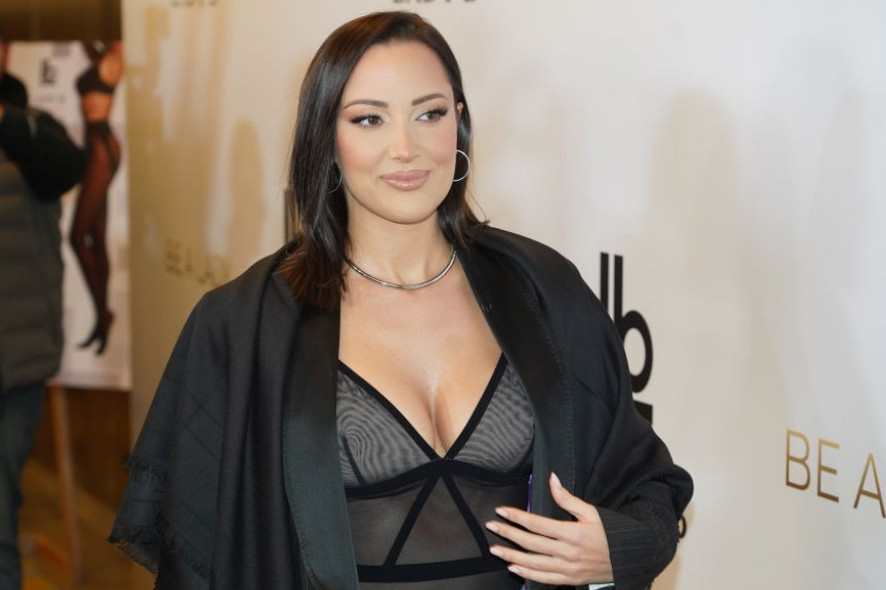 Prija nosi najmodernije farmerke za jesen: Super praktične, udobne, slažu se uz sve iz ormara Prija nosi najmodernije farmerke za jesen: Super praktične, udobne, slažu se uz sve iz ormara