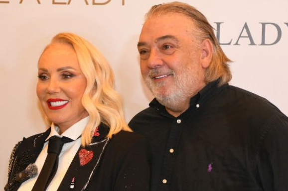 Jaguar, Mercedes, Range Rover, a jedan samo za pijacu: Vozni park Lepe Brene i Bobe je impozantan Jaguar, Mercedes, Range Rover, a jedan samo za pijacu: Vozni park Lepe Brene i Bobe je impozantan