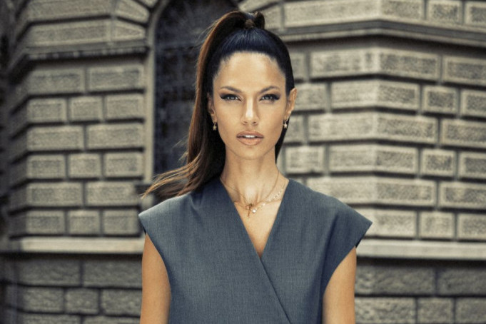 Dame kojima su sve farmerke kratke ne moraju da brinu: Ovaj model je pravo rešenje za njih, a nalazi se pod jednom šifrom (FOTO) Dame kojima su sve farmerke kratke ne moraju da brinu: Ovaj model je pravo rešenje za njih, a nalazi se pod jednom šifrom (FOTO)