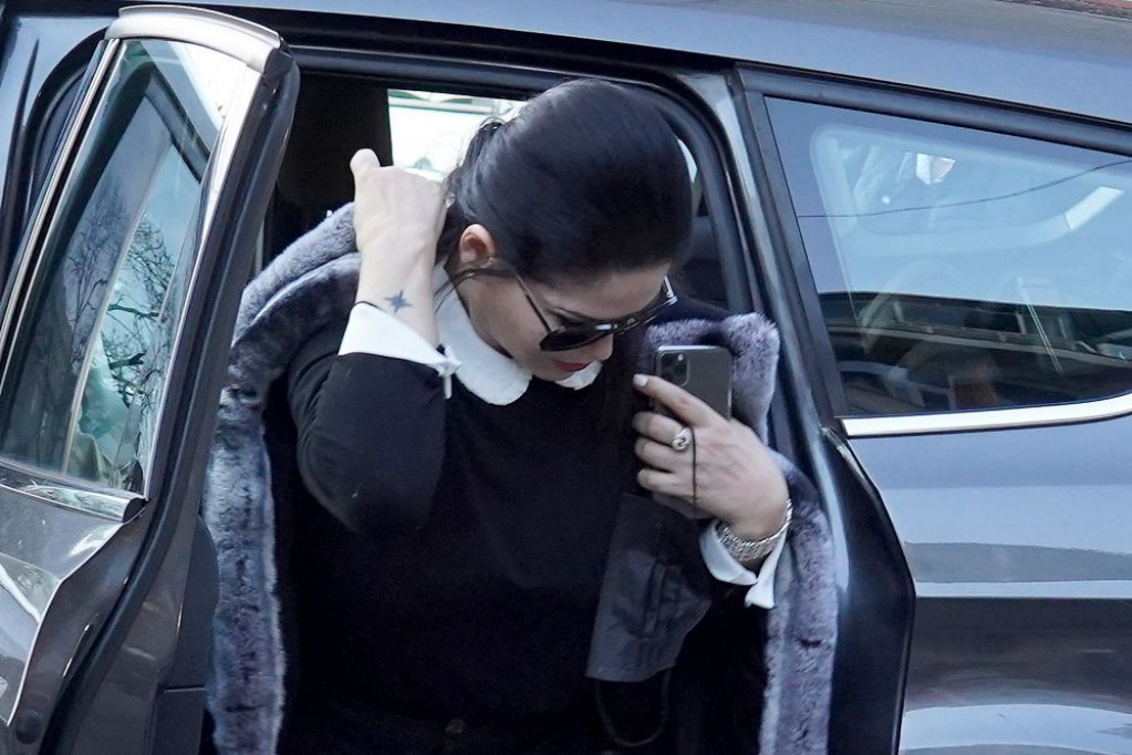 Jednom pevaču slomila srce, drugom načisto zagorčala život:  Ona je "DIVNA, CRNA ŽENA" iz pesme Krunoslava Slabinca Jednom pevaču slomila srce, drugom načisto zagorčala život:  Ona je "DIVNA, CRNA ŽENA" iz pesme Krunoslava Slabinca