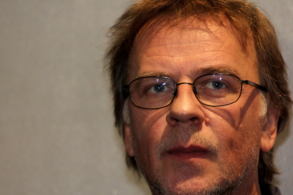 Žarko Laušević ju je obožavao do smrti, a ona mu ovako vratila: Svi pogledi uprti u Anitu na premijeri glumčevog poslednjeg filma Žarko Laušević ju je obožavao do smrti, a ona mu ovako vratila: Svi pogledi uprti u Anitu na premijeri glumčevog poslednjeg filma