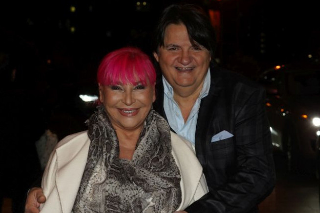 Najmlađa ćerka Zorice Brunclik više nije plavuša, prefarbala se i sad je ista majka: Kako je ovo moguće? (FOTO) Najmlađa ćerka Zorice Brunclik više nije plavuša, prefarbala se i sad je ista majka: Kako je ovo moguće? (FOTO)