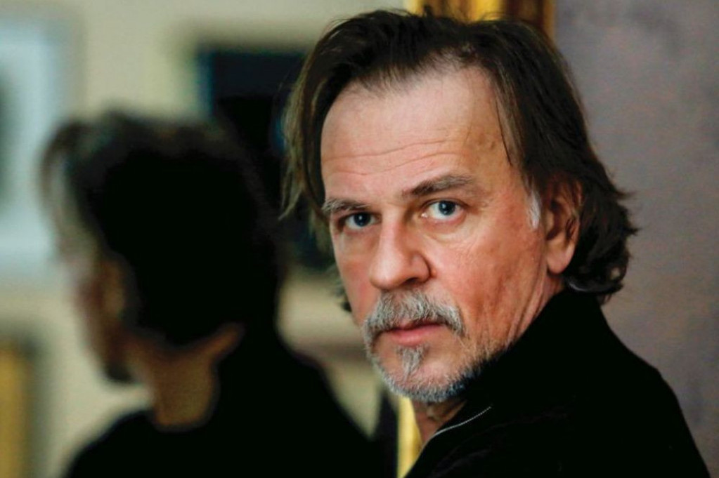 Želim samo dostojanstveno da odem: Dirljive scene na Novom groblju, ispunjena poslednja želja Žarka Lauševića (FOTO) Želim samo dostojanstveno da odem: Dirljive scene na Novom groblju, ispunjena poslednja želja Žarka Lauševića (FOTO)