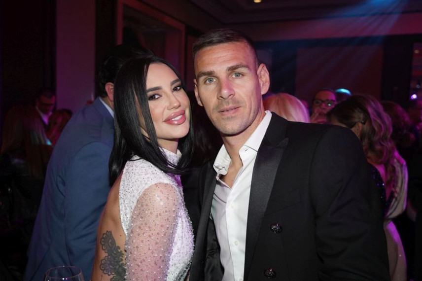 Mama i tata u provodu: Gobelja i Kaća posle duže vremena bez ćerke u javnosti - Niko nije očekivao ovakvo ponašanje(FOTO) Mama i tata u provodu: Gobelja i Kaća posle duže vremena bez ćerke u javnosti - Niko nije očekivao ovakvo ponašanje(FOTO)