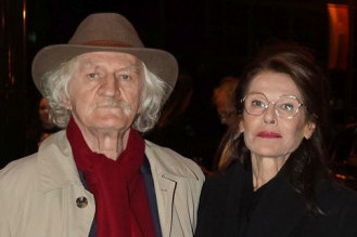 Cile i Beba Marinković posle duže vremena na crvenom tepihu: Princezina majka smršala, svi se pitaju šta je razlog (FOTO) Cile i Beba Marinković posle duže vremena na crvenom tepihu: Princezina majka smršala, svi se pitaju šta je razlog (FOTO)