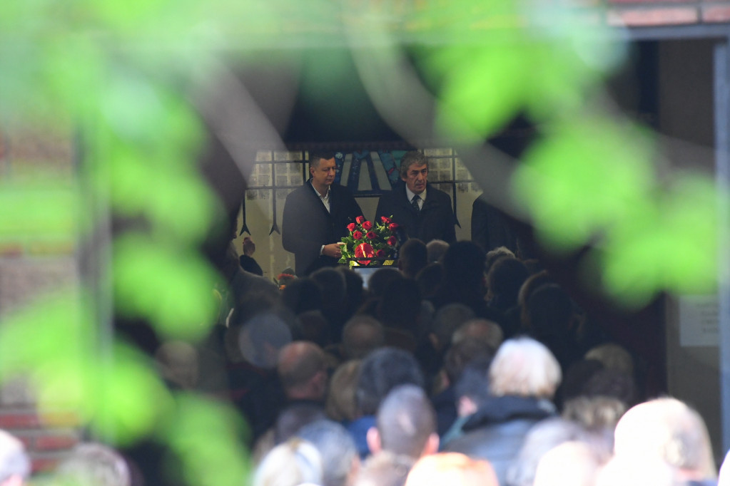 Zbogom, voljeni oče: Asja, Dušan i Jana dostojanstveni na Novom groblju