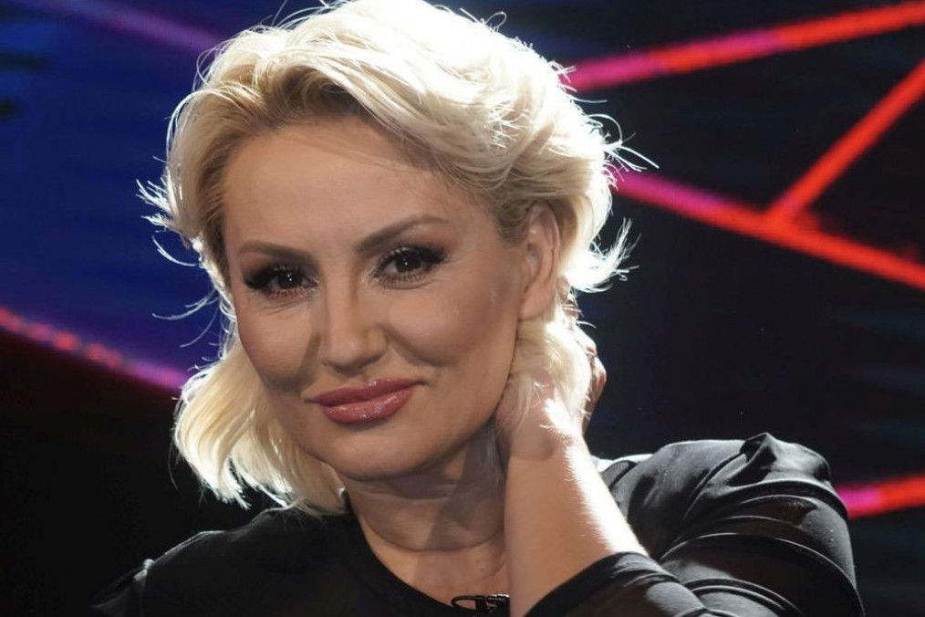 Sad je sve jasno: Goca Tržan objavila fotografiju staru tri decenije - Evo šta je sve od estetskih korekcija uradila Sad je sve jasno: Goca Tržan objavila fotografiju staru tri decenije - Evo šta je sve od estetskih korekcija uradila