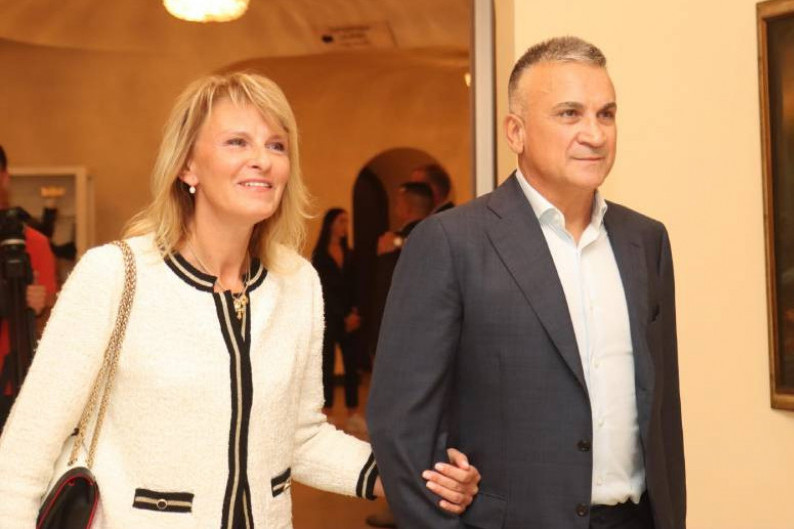 Dijana i Srđan Đoković sele se u luksuznu nekretninu, lepšu od svih Novakovih: Ovo im je nova adresa Dijana i Srđan Đoković sele se u luksuznu nekretninu, lepšu od svih Novakovih: Ovo im je nova adresa