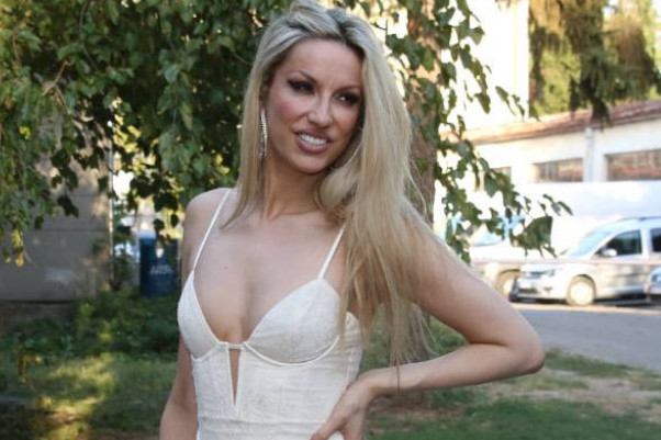 Datum krije, ali ne i sreću: Rada Manojlović podelila najlepše vesti Datum krije, ali ne i sreću: Rada Manojlović podelila najlepše vesti