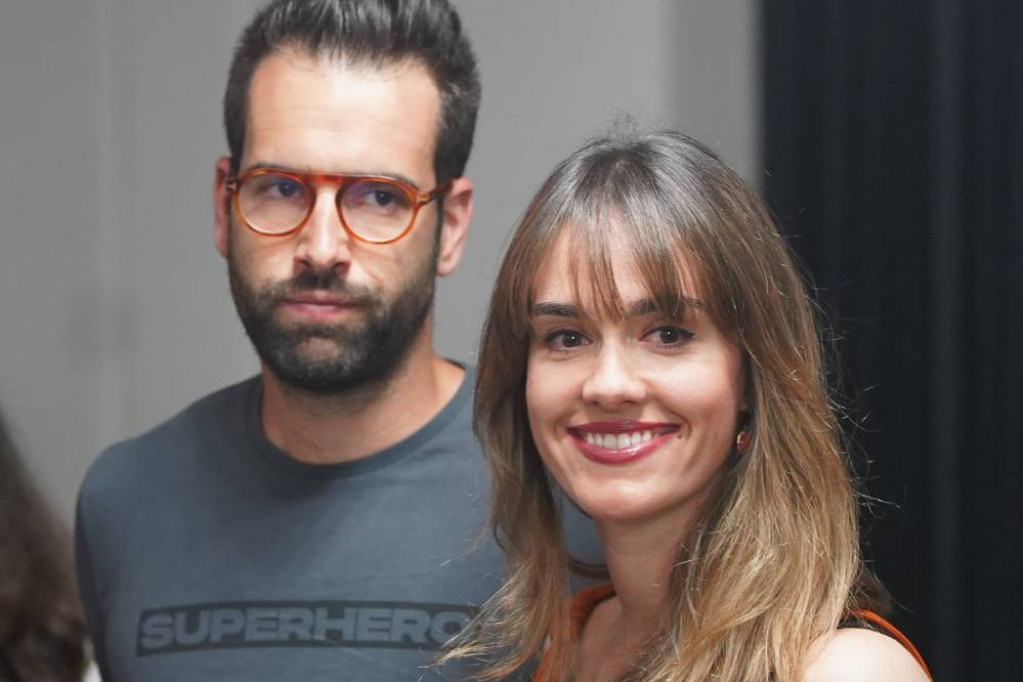 Zar su već ovoliko porasli: Anja Alač objavila prve fotografije sina i ćerke Zar su već ovoliko porasli: Anja Alač objavila prve fotografije sina i ćerke