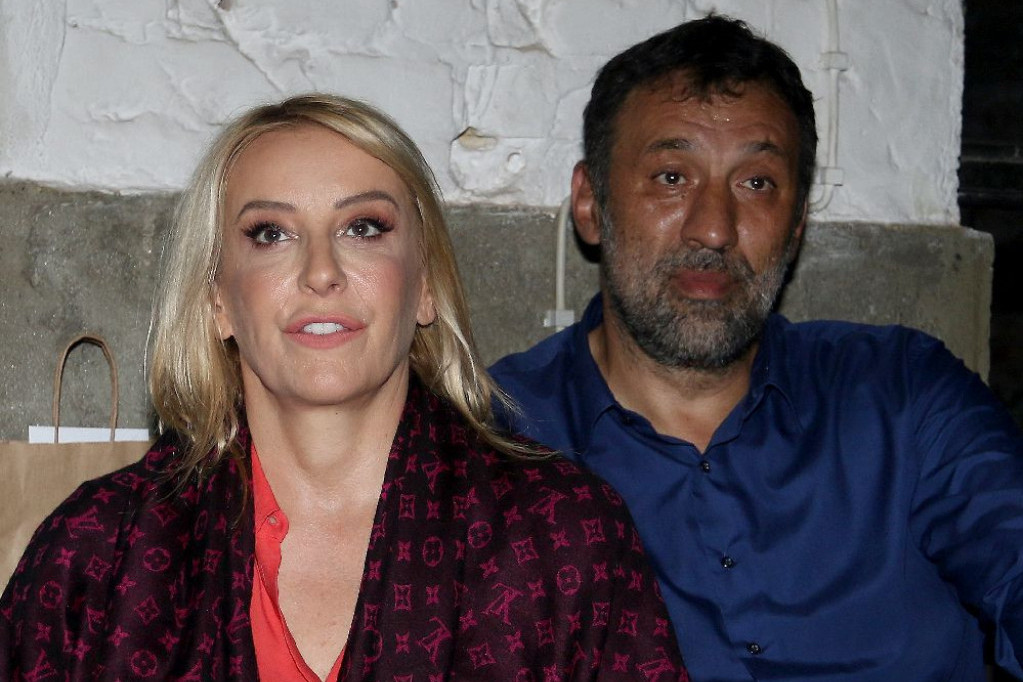 Devojku Luke Divca znate, a evo kako izgleda Matijina izabranica: Ana i Vlade glasno su rekli koja im je bolja, a vama? Devojku Luke Divca znate, a evo kako izgleda Matijina izabranica: Ana i Vlade glasno su rekli koja im je bolja, a vama?