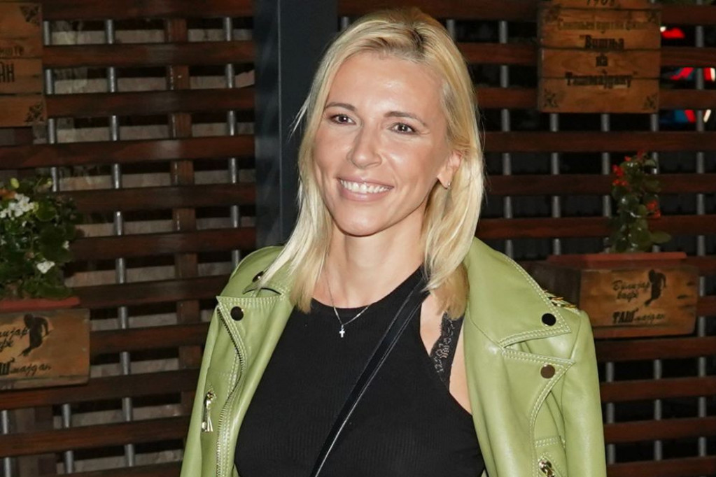 Dečko Irine Vukotić svako jutro joj radi OVO: Voditeljka slučajno sve otkrila u TV okršaju sa Vedranom Rudan Dečko Irine Vukotić svako jutro joj radi OVO: Voditeljka slučajno sve otkrila u TV okršaju sa Vedranom Rudan