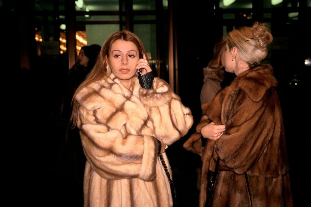 Dva odevna komada za zimu koje nose bogate Ruskinje: Odraz su čistog luksuza, a jedan sigurno već imate kod kuće Dva odevna komada za zimu koje nose bogate Ruskinje: Odraz su čistog luksuza, a jedan sigurno već imate kod kuće