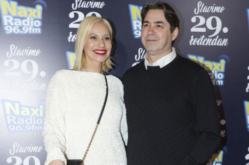 Ko još ovo nosi? Svi šokirano gledaju u noge Marije Veljković - što je previše, previše je (FOTO) Ko još ovo nosi? Svi šokirano gledaju u noge Marije Veljković - što je previše, previše je (FOTO)