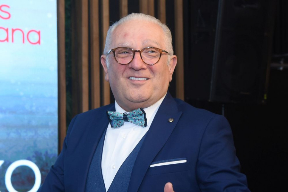 Koliko su samo porasli! Unuci Željka Samardžića sa bakom Majom uživaju na koncertu (FOTO) Koliko su samo porasli! Unuci Željka Samardžića sa bakom Majom uživaju na koncertu (FOTO)
