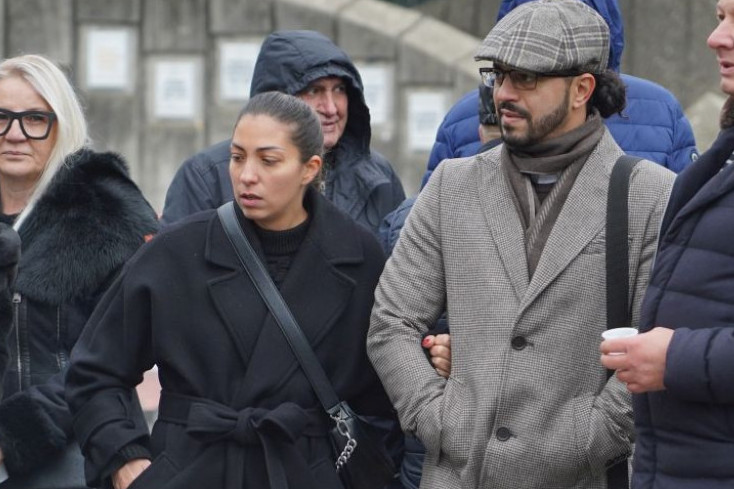 Kad je položio venac na grob nastao je muk: Unuk Džeja Ramadanovskog u suzama na pomenu pevaču (FOTO)