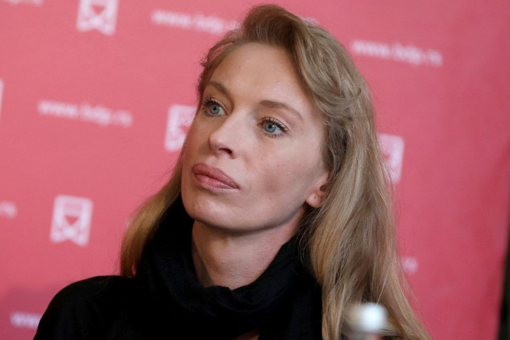 Ko bi se tome nadao: Tek što je odbolovala preseljenje sina u Ameriku, Kosta ima nove vesti Ko bi se tome nadao: Tek što je odbolovala preseljenje sina u Ameriku, Kosta ima nove vesti