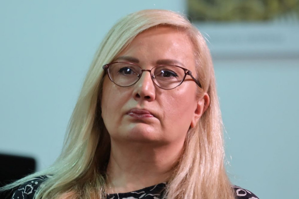 Bivši muž Leontine Vukomanović uslikan sa drugom suprugom: Upoznajte Mašu, a tek da vidite čime se bavi (FOTO) Bivši muž Leontine Vukomanović uslikan sa drugom suprugom: Upoznajte Mašu, a tek da vidite čime se bavi (FOTO)