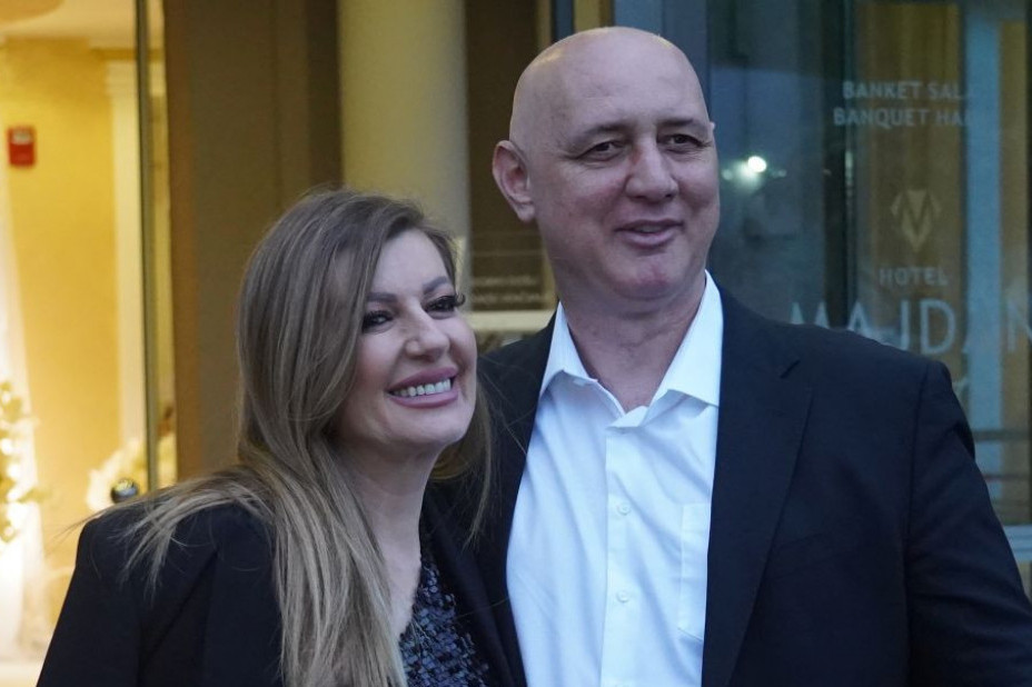 Koliko sve ovo košta? Viki Miljković pokazala luksuznu jahtu na kojoj sa Tašketom i sinom uživa u Turskoj Koliko sve ovo košta? Viki Miljković pokazala luksuznu jahtu na kojoj sa Tašketom i sinom uživa u Turskoj