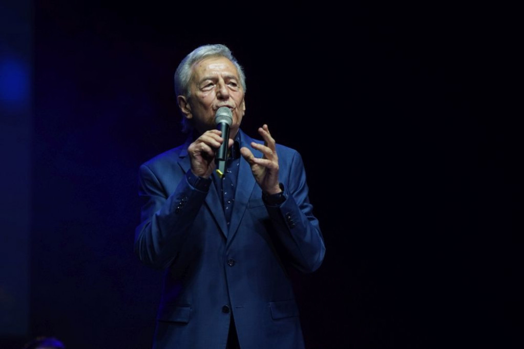 Proklinjao sam novac, karijeru i zakleo se da mikrofon neću uzeti u ruke: Miroslav Ilić je ovu ženu obožavao, a na samrti joj obećao jedno Proklinjao sam novac, karijeru i zakleo se da mikrofon neću uzeti u ruke: Miroslav Ilić je ovu ženu obožavao, a na samrti joj obećao jedno