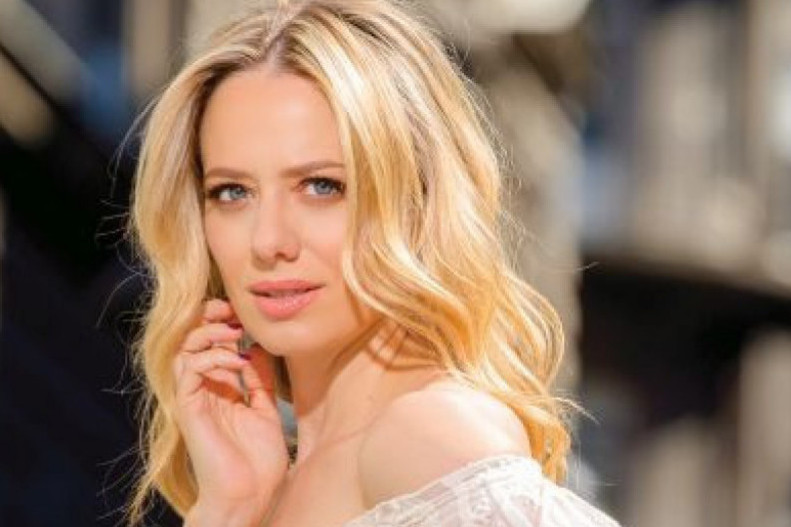 Dve decenije joj je trebalo da se odluči na ovakvu promenu: Jelena Veljača više ne izgleda isto (FOTO) Dve decenije joj je trebalo da se odluči na ovakvu promenu: Jelena Veljača više ne izgleda isto (FOTO)