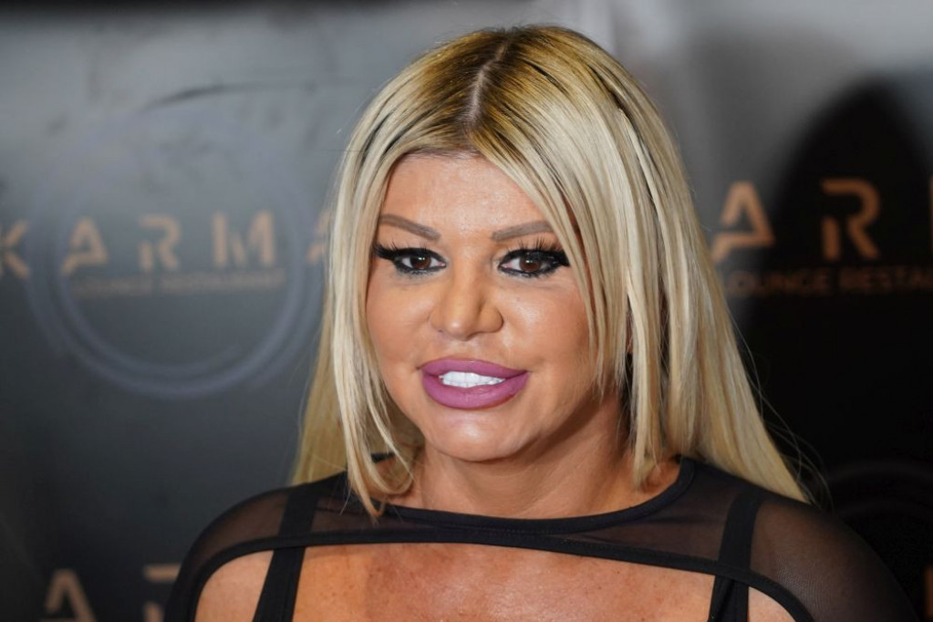 Već je veliki momak! Dara Bubamara sa sinom u provodu! Jedan detalj svima privukao pažnju (FOTO) Već je veliki momak! Dara Bubamara sa sinom u provodu! Jedan detalj svima privukao pažnju (FOTO)