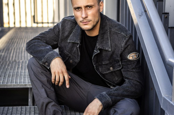 Glumac Nikola Glišić prvi put o porodici: Milicu i Vukašina vaspitavam ličnim primerom Glumac Nikola Glišić prvi put o porodici: Milicu i Vukašina vaspitavam ličnim primerom