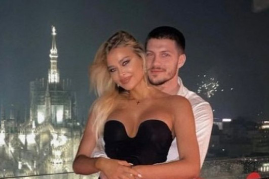 Ovako slave milioneri: Sofija Milošević i Luka Jović priredili žurku za pamćenje, povod je predivan (FOTO) Ovako slave milioneri: Sofija Milošević i Luka Jović priredili žurku za pamćenje, povod je predivan (FOTO)